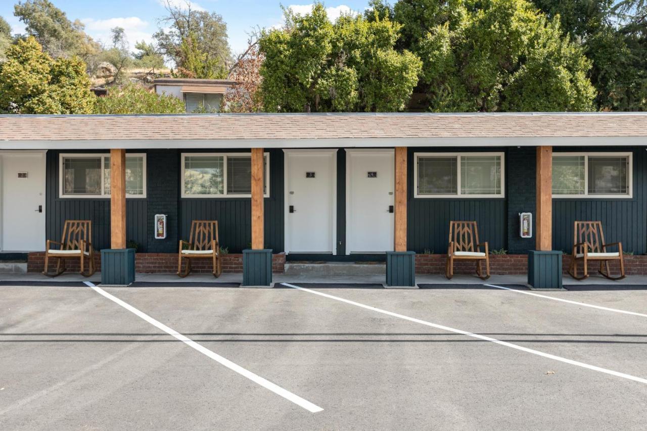 The Whitney- Sequoia Motel Rm7 Three Rivers Exterior photo