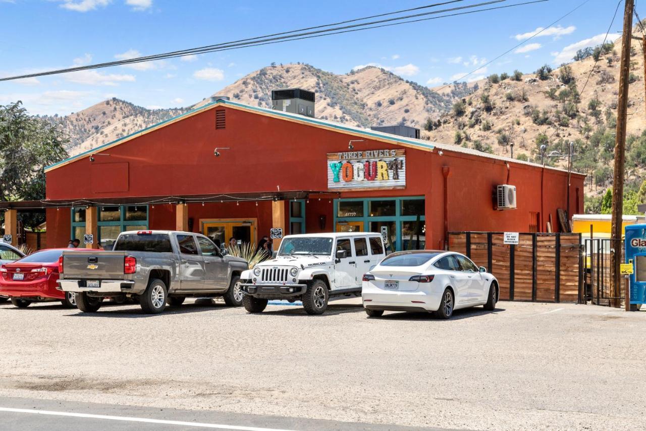 The Whitney- Sequoia Motel Rm7 Three Rivers Exterior photo